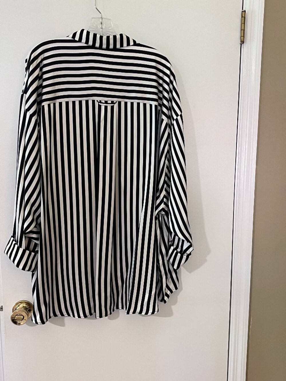 Black and white striped satin pajama set XL - Picture 4 of 6